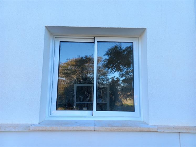 Two-leaf aluminium sliding window